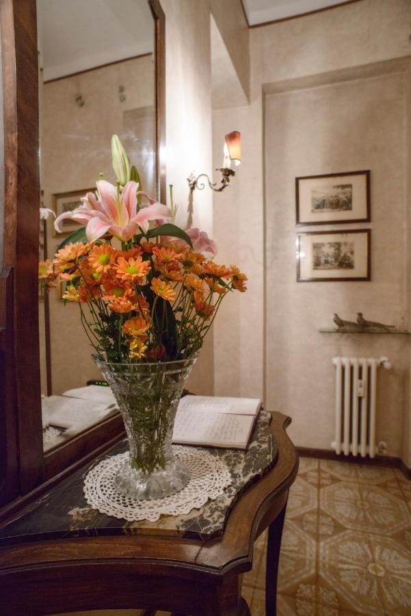 Amici Di Roma Apartment Bagian luar foto